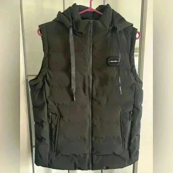 Men's small black puffer vest with removable hood  NWOT - Picture 1 of 2